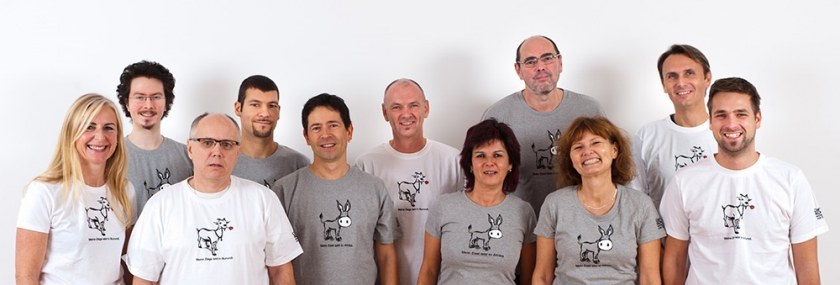 Decom-Team mit Caritasshirts