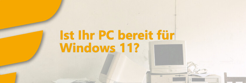 Alte PC's und Röhrenbildschirme stehen auf einem braunen Holztisch! Im Vordergrund der Schriftzug mit der Frage: Ist Ihr PC bereit für Windows 11?