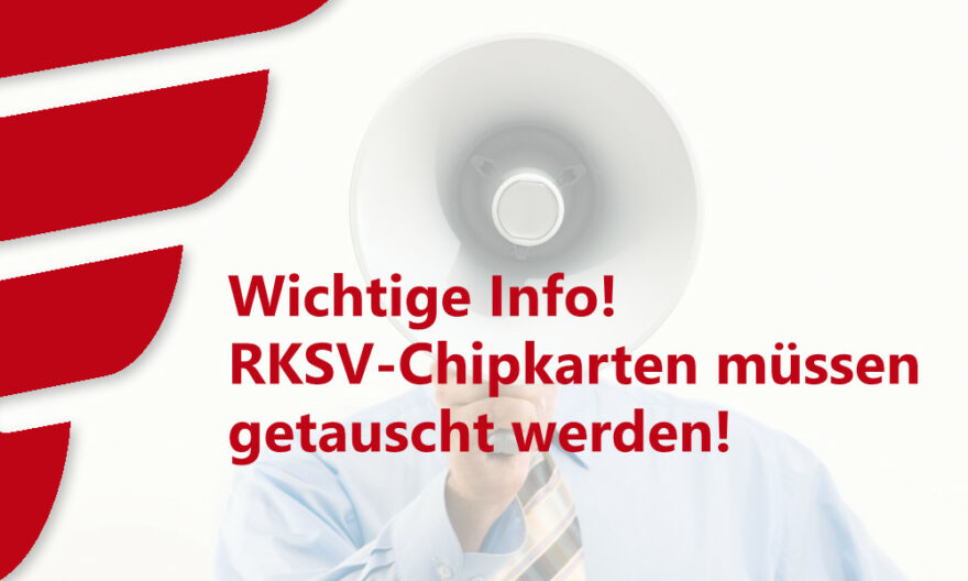 Mann in blauem Hemd mit Krawatte und Megaphon. Im Vordergrund der Schriftzug: Wichtige Info! RKSV-Chipkarten müssen getauscht werden!